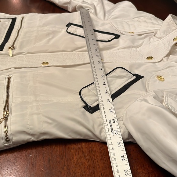 Coogi Women's Lightweight puffer jacket with snaps and detailing size Medium - Picture 9 of 13